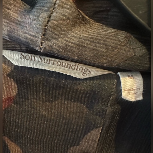 3️⃣for2️⃣5️⃣ Women’s med flowy cardigan, olive green sheer trim, floral pattern - Picture 4 of 4